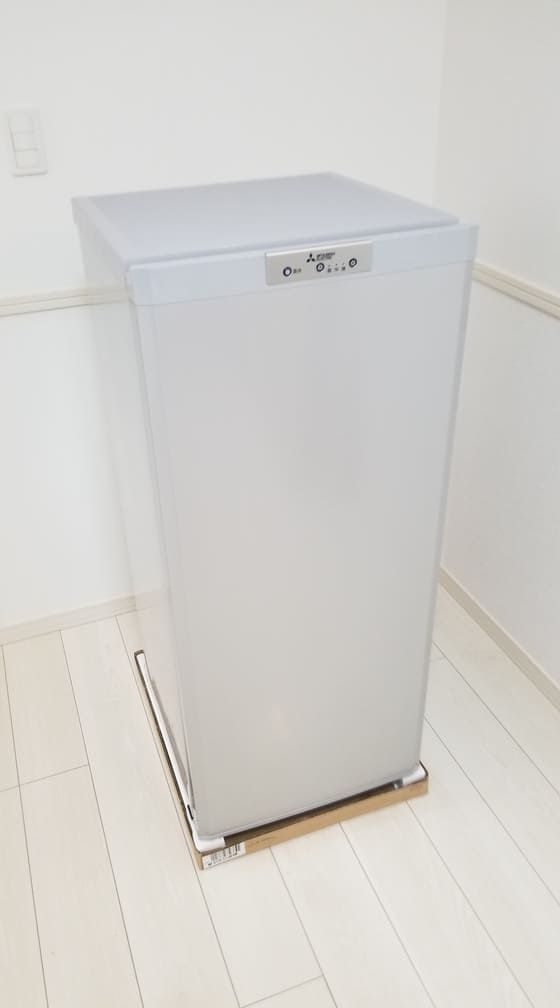 【家庭用冷凍庫】MITSUBISHI MF-U12Dが使いやすくて良い！レビューと感想｜せかWeb
